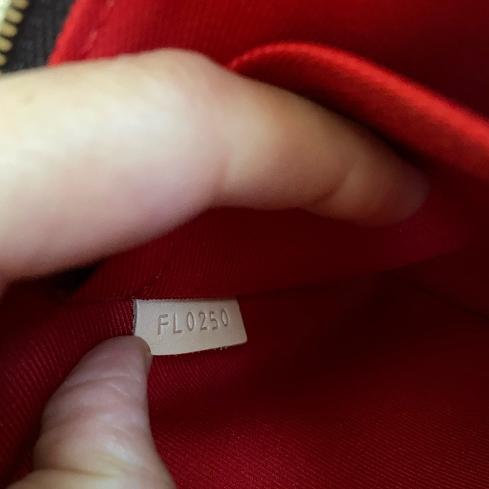 Louis Vuitton Pouch - Picture 4 of 7